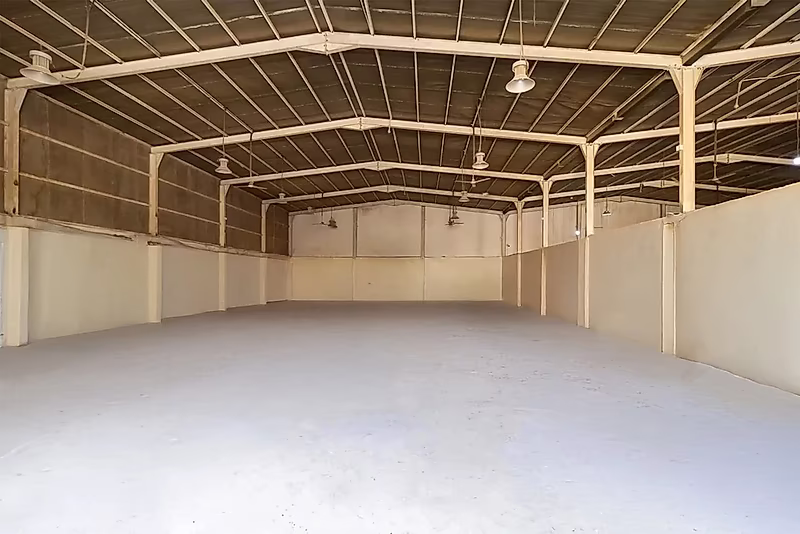ورشة ألمنيوم ونجارة مع غرف عمال للإيجار في المنطقة الصناعية - Photo 3