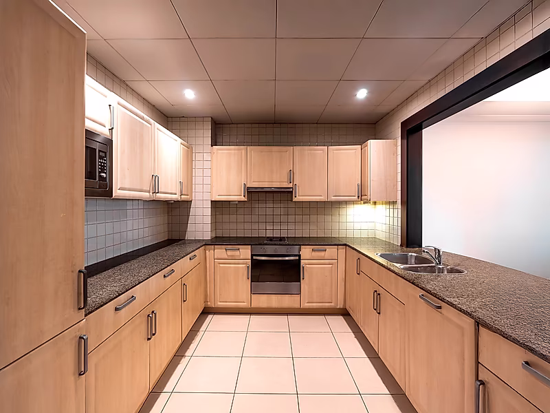Largest 1-Bedroom Apartment in Porto Arabia for Sale - Photo 4