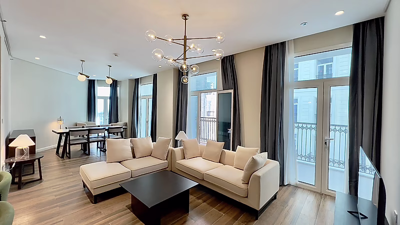 Elegant 2BR+ Maid's Apartment | Floresta Gardens | Bills Included - Photo 1