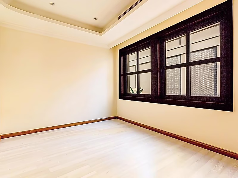 Live the Marina Dream – Elegant 4-Bedroom Townhouse in The Pearl - Photo 4