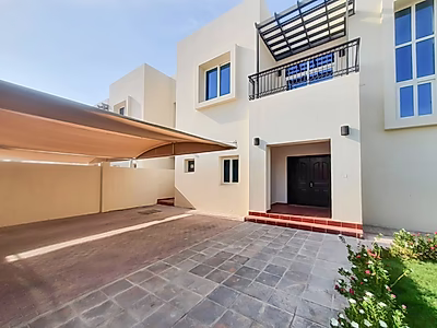 فيلا راقية من 3 غرف مع غرفة خادمة للإيجار في عين خالد