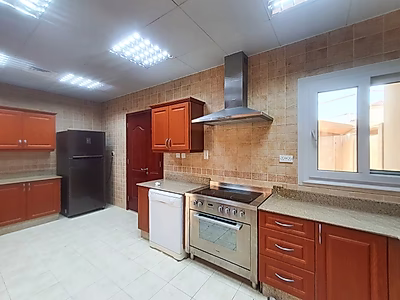 فيلا راقية من 3 غرف مع غرفة خادمة للإيجار في عين خالد