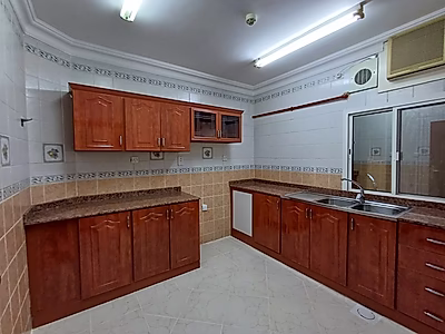 شقة أنيقة من غرفتين وحمامين للإيجار | منطقة المطار القديم