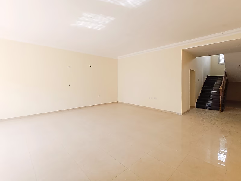 Huge Villa 8+maid+Majlis in Umm Qarn. - Photo 3