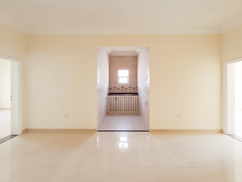 Huge Villa 8+maid+Majlis in Umm Qarn. - Photo 9