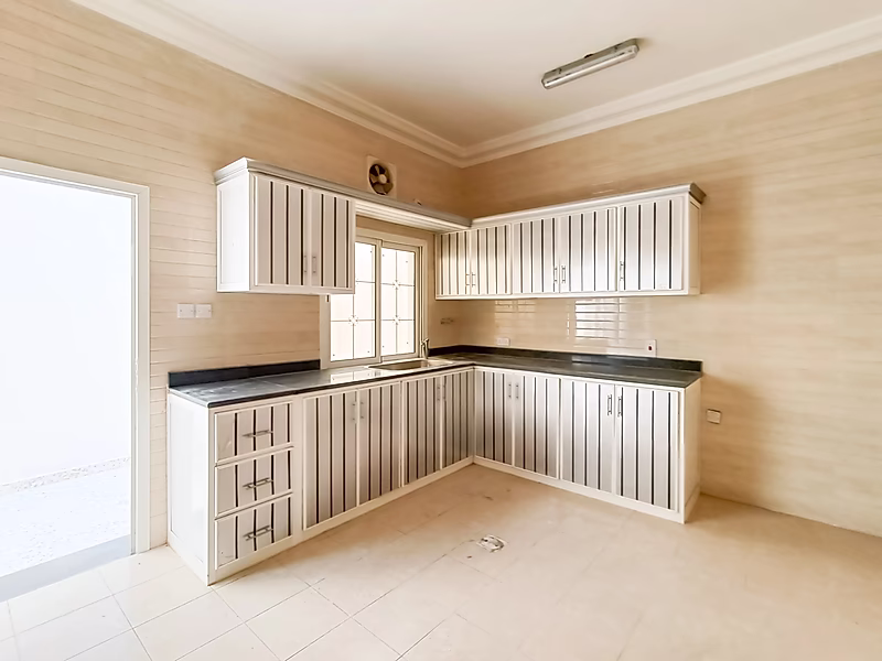 Huge Villa 8+maid+Majlis in Umm Qarn. - Photo 26