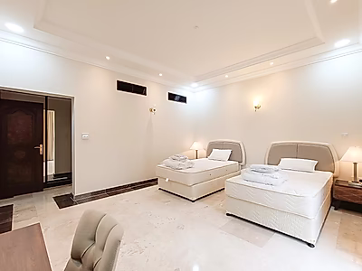 فيلا فاخرة بـ 6 غرف نوم مفروشة بالكامل | ويست باي لاجون