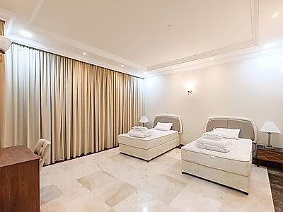 فيلا فاخرة بـ 6 غرف نوم مفروشة بالكامل | ويست باي لاجون