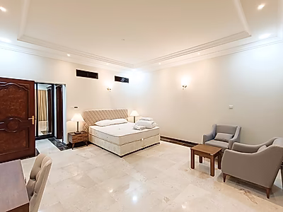 فيلا فاخرة بـ 6 غرف نوم مفروشة بالكامل | ويست باي لاجون