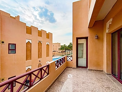 فيلا فاخرة بـ 6 غرف نوم مفروشة بالكامل | ويست باي لاجون