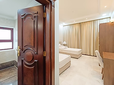 فيلا فاخرة بـ 6 غرف نوم مفروشة بالكامل | ويست باي لاجون