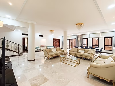 فيلا فاخرة بـ 6 غرف نوم مفروشة بالكامل | ويست باي لاجون