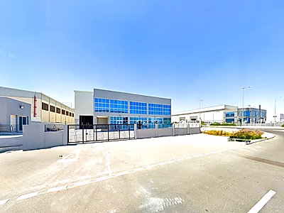 فرصة موسعة في انتظارك: مستودع ضخم للبيع!