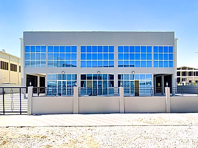 فرصة موسعة في انتظارك: مستودع ضخم للبيع!