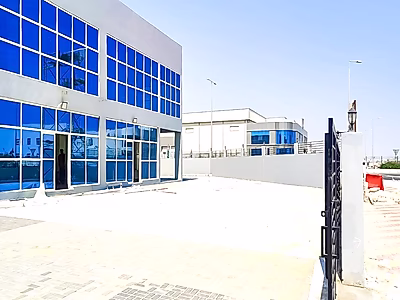 فرصة موسعة في انتظارك: مستودع ضخم للبيع!