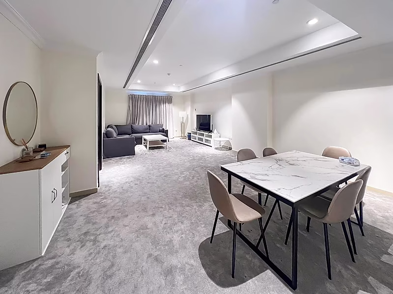 Elegant 1BR Fully Furnished  - Unmatched Luxury at a Special Rate - Photo 2
