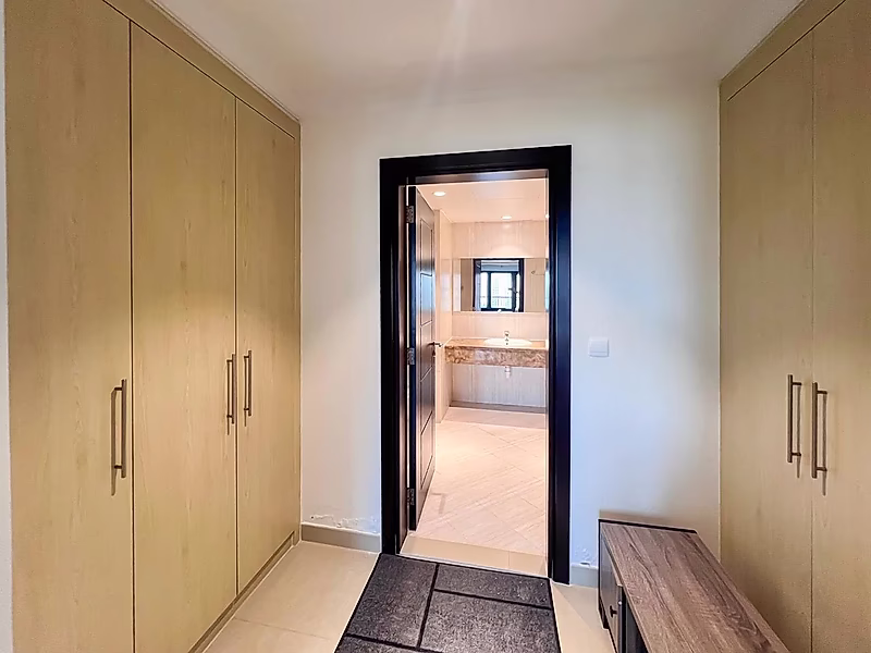 Elegant 1BR Fully Furnished  - Unmatched Luxury at a Special Rate - Photo 8