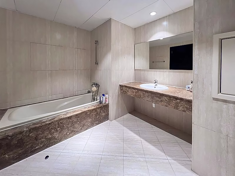 Elegant 1BR Fully Furnished  - Unmatched Luxury at a Special Rate - Photo 10