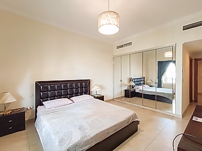 Luxury 1BR Haven | Vibrant Waterfront