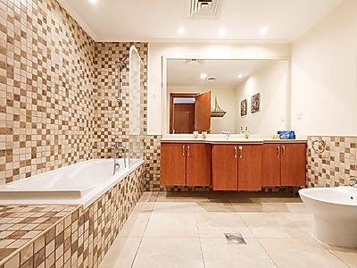 Luxury 1BR Haven | Vibrant Waterfront