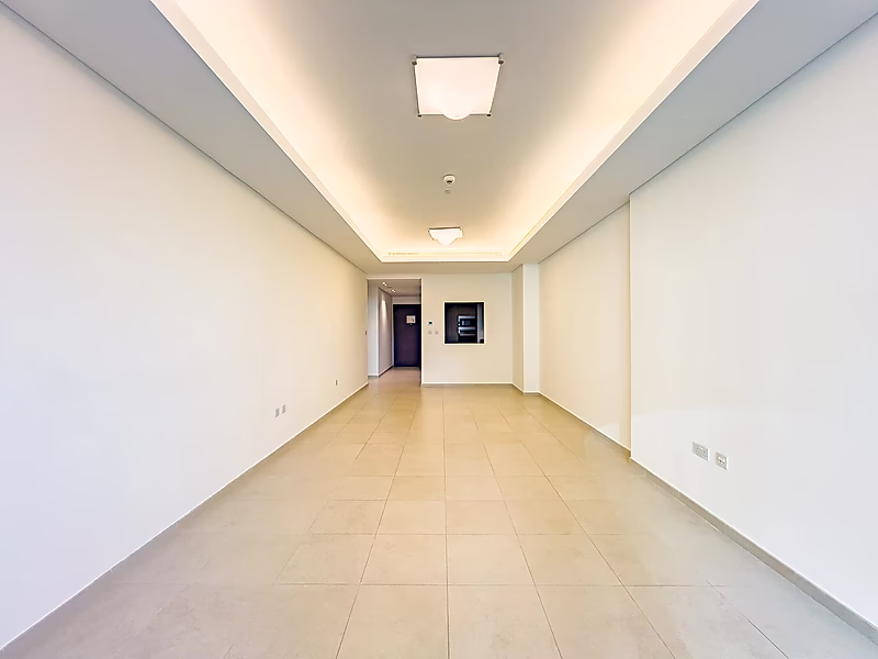 SEMI FURNISHED 1BR IN THE PEARL  | UTILITIES INCLUDED - Photo 3