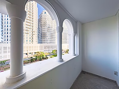 شقة 1BR شبه مفروشة في اللؤلؤة | تشمل المرافق