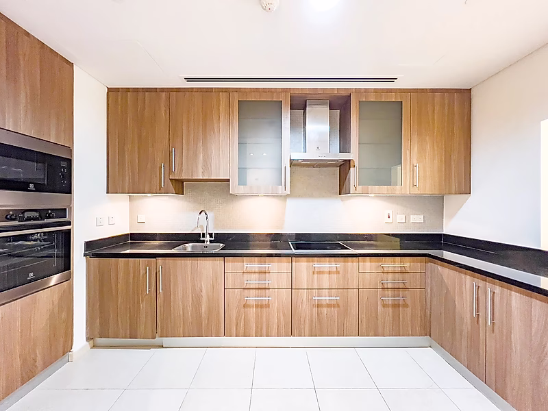 SEMI FURNISHED 1BR IN THE PEARL  | UTILITIES INCLUDED - Photo 4