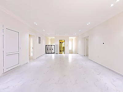 للبيع فيلا 8 غرف نوم جديدة في حزم المرخية