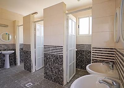 مستودع بمساحة 2000 متر مربع مع موظفين ومساحة مكتبية | بركة العوامر