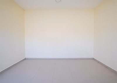 مستودع بمساحة 2000 متر مربع مع موظفين ومساحة مكتبية | بركة العوامر