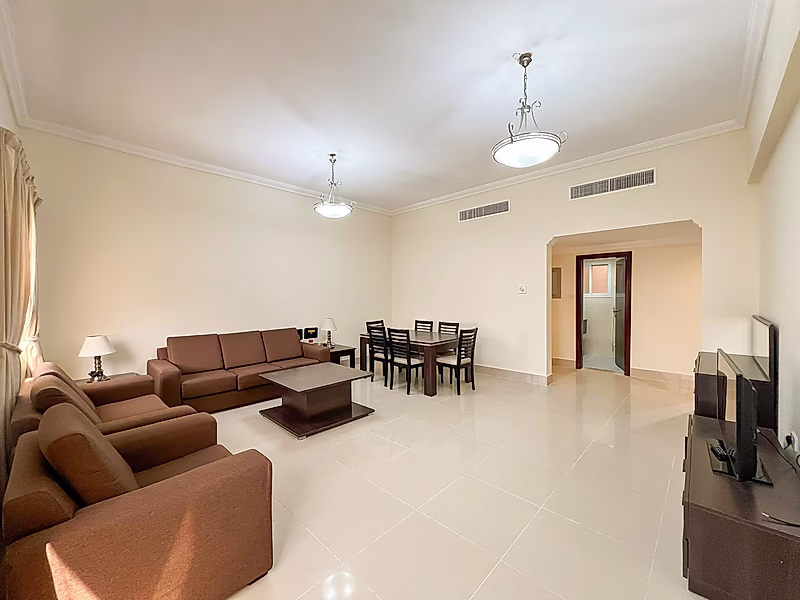 شقة مجددة بشكل رائع بغرفتي نوم - Photo 1