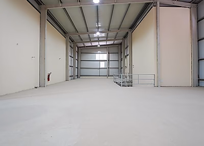 مستودع جديد تمامًا في بركات | 2000 متر مربع