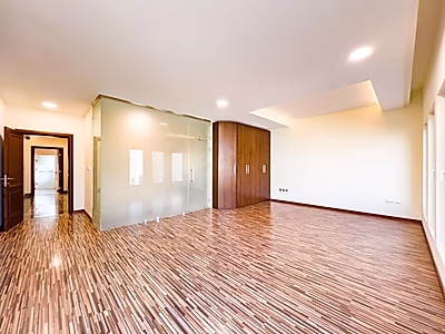 Luxurious Lagoon: Semi-Furnished 5-Bedroom Villa.