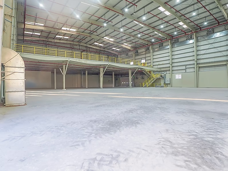 حصريا || جديد تمامًا || جودة عالية || B+G+M+غرف الموظفين || المستودع - تمت الموافقة على التخزين البارد - Photo 3