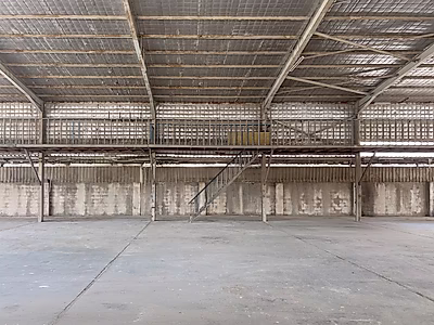 عائد استثمار 10% || حصري || موقع مميز || مستودع + أرض مفتوحة || 2500 متر مربع || منطقة صناعية