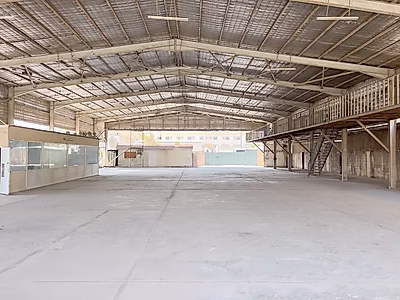 عائد استثمار 10% || حصري || موقع مميز || مستودع + أرض مفتوحة || 2500 متر مربع || منطقة صناعية