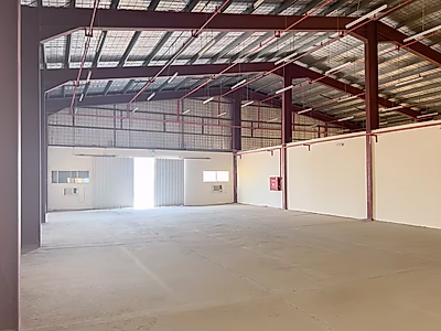 حصريا || موقع متميز || مستودع || 700م2 || منطقة صناعية