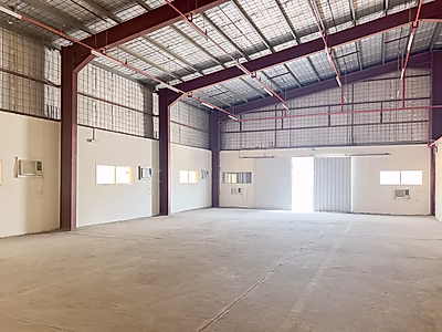 حصريا || موقع متميز || مستودع || 700م2 || منطقة صناعية