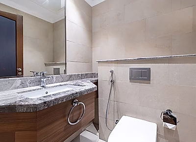 شقة أنيقة مكونة من غرفة نوم واحدة ومطبخ مجهز بالكامل | إمكانية الوصول إلى الشاطئ | + شهرين مجانًا