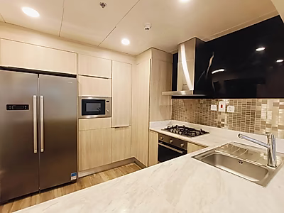 شقة واسعة مفروشة جزئيًا بغرفة نوم واحدة مع تراس جميل في لوسيل