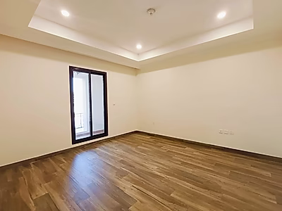 شقة واسعة مفروشة جزئيًا بغرفة نوم واحدة مع تراس جميل في لوسيل