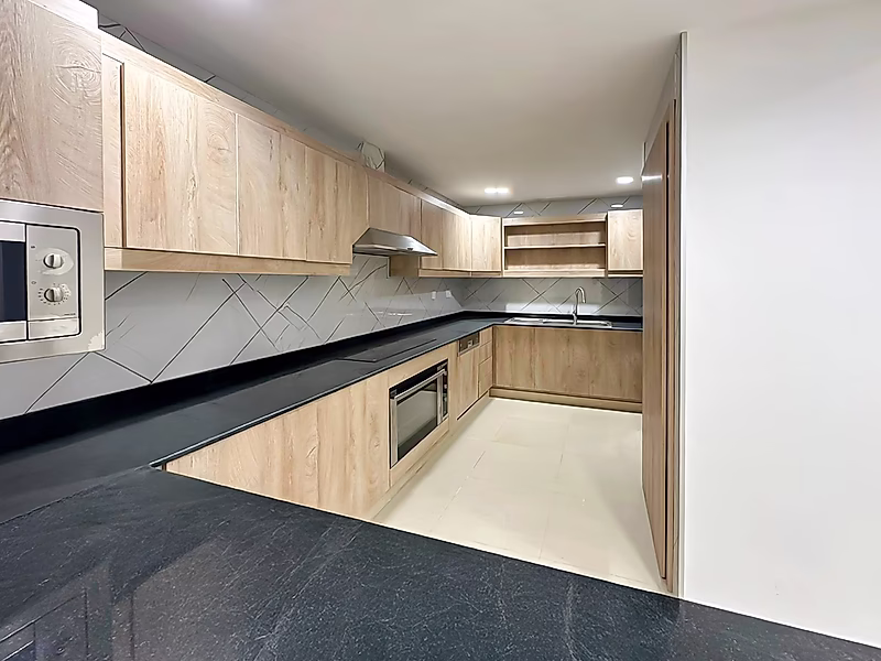 UNLOCK INVESTMENT POTENTIAL IN PORTO ARABIA! FULLY RENOVATED 2 BEDROOM | UNIQUE LAYOUT - Photo 8
