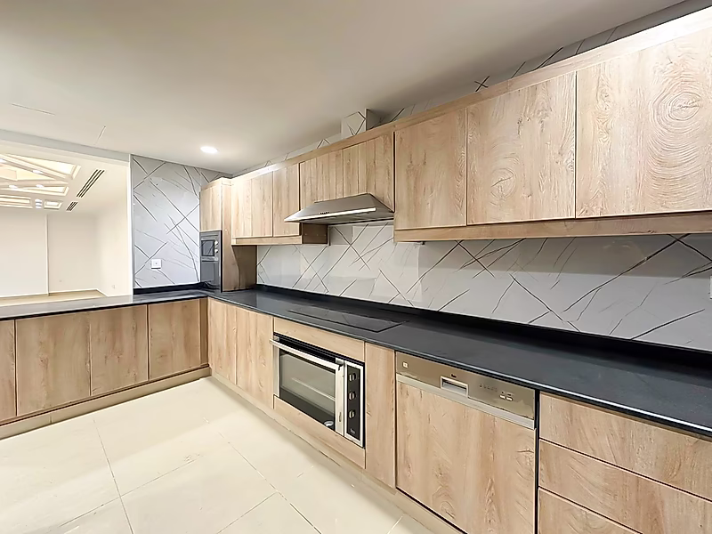 UNLOCK INVESTMENT POTENTIAL IN PORTO ARABIA! FULLY RENOVATED 2 BEDROOM | UNIQUE LAYOUT - Photo 9