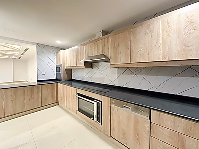 UNLOCK INVESTMENT POTENTIAL IN PORTO ARABIA! FULLY RENOVATED 2 BEDROOM | UNIQUE LAYOUT