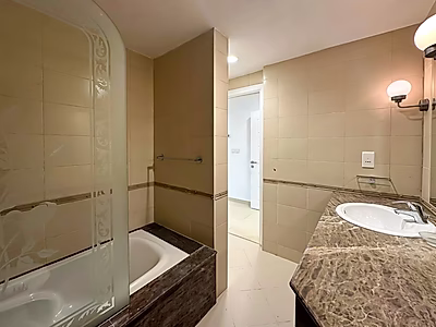 UNLOCK INVESTMENT POTENTIAL IN PORTO ARABIA! FULLY RENOVATED 2 BEDROOM | UNIQUE LAYOUT