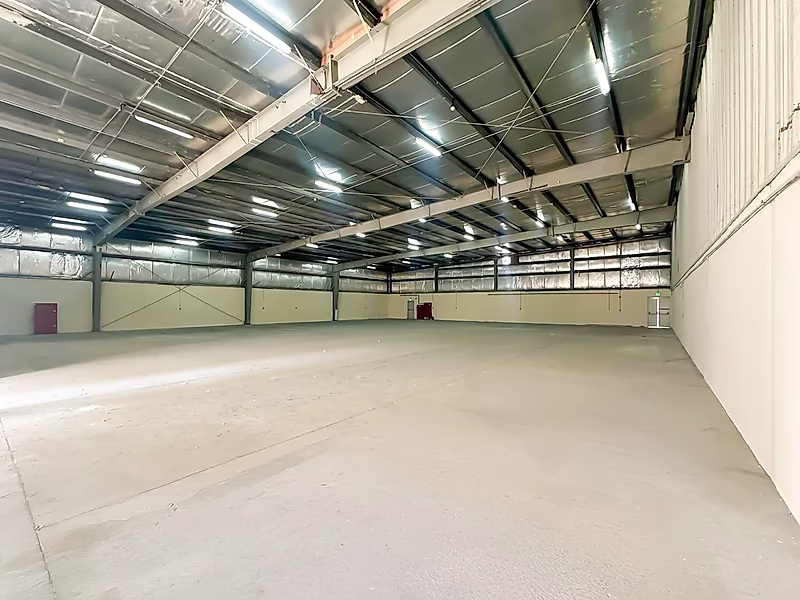 1000 SQM Warehouse with Offices in Prime Industrial Area - Photo 5