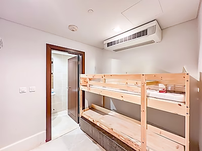 عائد استثمار مضمون | شقة مفروشة بها غرفتان + غرفة خادمة | بيرل