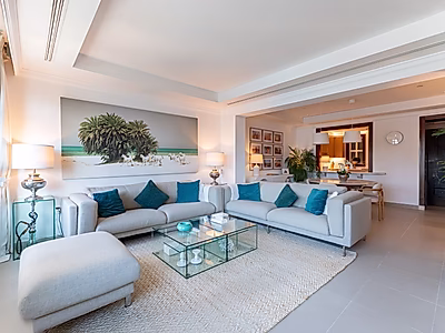 MODERN 1 BEDROOM TOWNHOUSE IN THE HEART OF MARINA