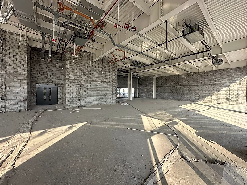 صالة عرض رئيسية للإيجار - 853 مترًا مربعًا على الطريق الرئيسي - Photo 15