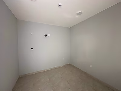 مستودع جديد بمساحة 1000 متر مربع في بركة العوامر